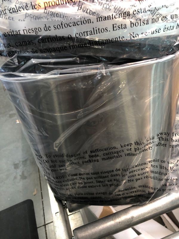 Photo 3 of ******PREVIOUSLY RETURNED AS DAMAGED******** Unable to test product; may not function properly as automatic
NINESTARS DZT-42-9 Automatic Touchless Infrared Motion Sensor Trash Can, 11 Gal 42L, Stainless Steel Base (Oval, Silver/Black Lid)