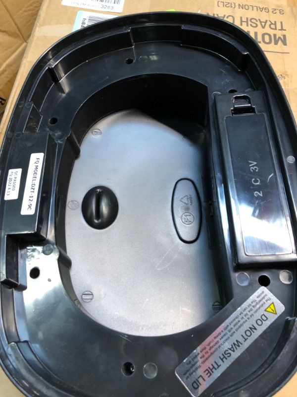 Photo 6 of ******PREVIOUSLY RETURNED AS DAMAGED******** Unable to test product; may not function properly as automatic
NINESTARS DZT-42-9 Automatic Touchless Infrared Motion Sensor Trash Can, 11 Gal 42L, Stainless Steel Base (Oval, Silver/Black Lid)