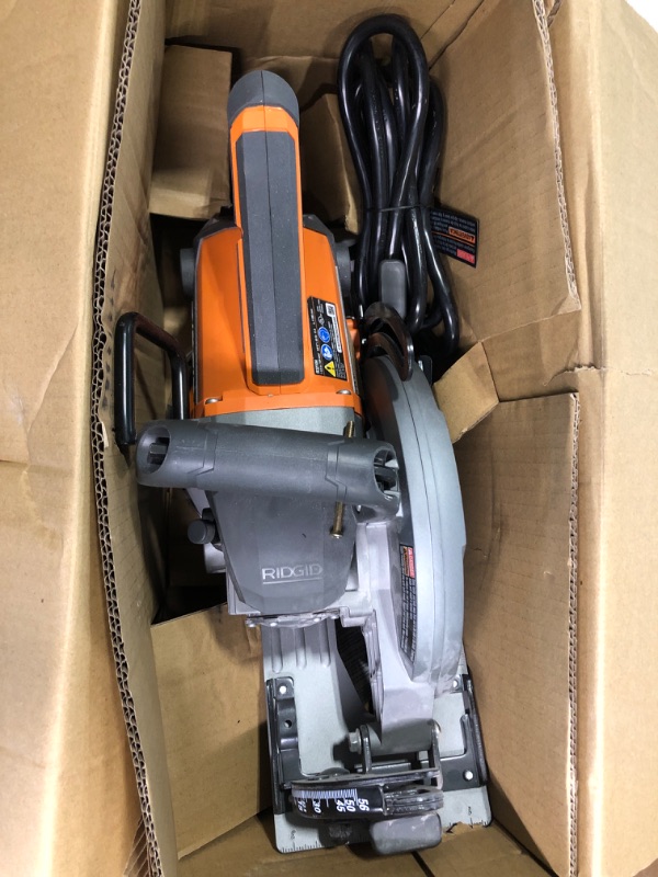 Photo 3 of  7-1/4-Inch Circular Saw, 15-Amp, Worm Drive, Corded (DWS535B)
