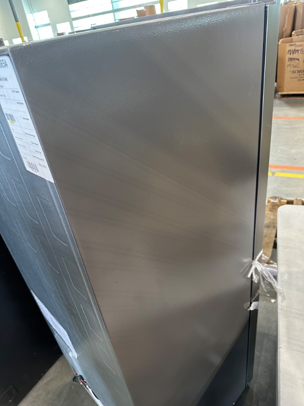 Photo 7 of Hisense 17.2-cu ft Counter-depth Bottom-Freezer Refrigerator (Fingerprint Resistant Stainless Steel) ENERGY STAR