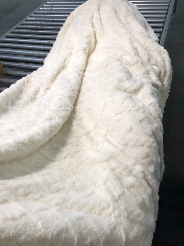 Photo 3 of Bedsure queen sized white cozy throw over
