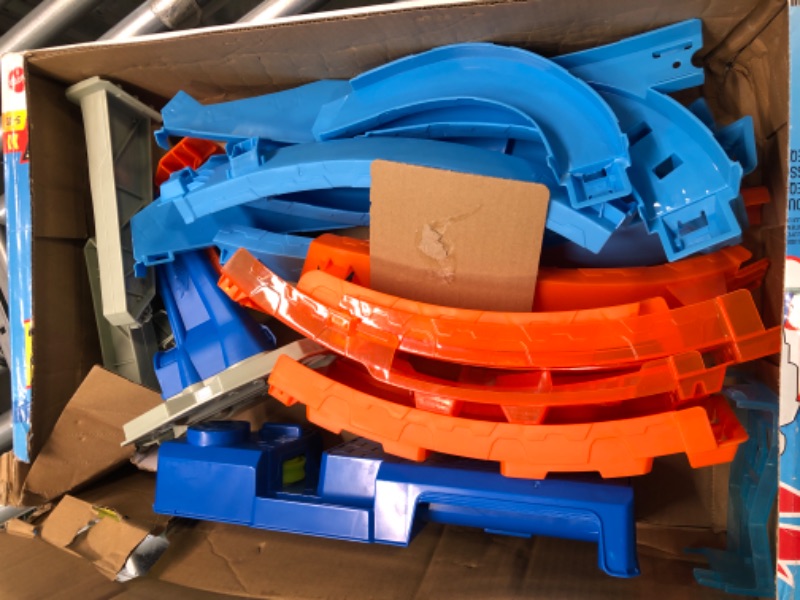 Photo 3 of Hot Wheels Massive Loop Mayhem Track Set with Huge 28-Inch Wide Track Loop Slam Launcher, Battery Box & 1 Hot Wheels 1:64 Scale Car, Designed for Multi-Car Play, Gift for Kids 5 Years & Up Standard Track Set