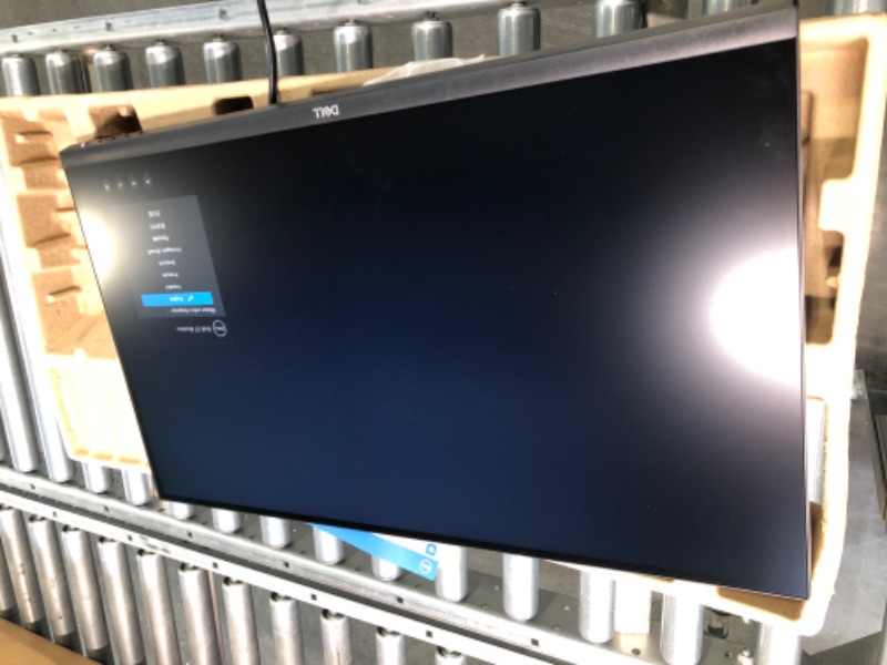 Photo 8 of Dell 27 4K UHD USB-C Monitor - S2722QC
