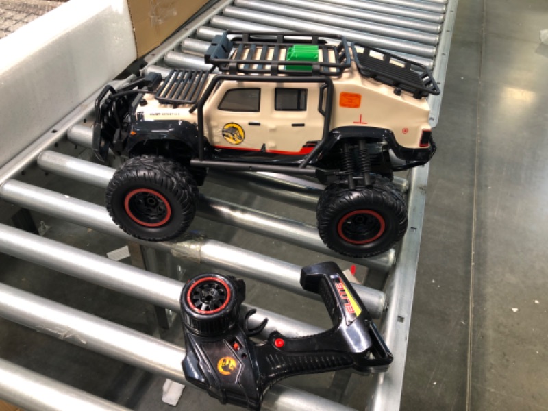 Photo 4 of Jurassic World 1:12 Jeep Gladiator RC Radio Control Car, Toys for Kids and Adults
