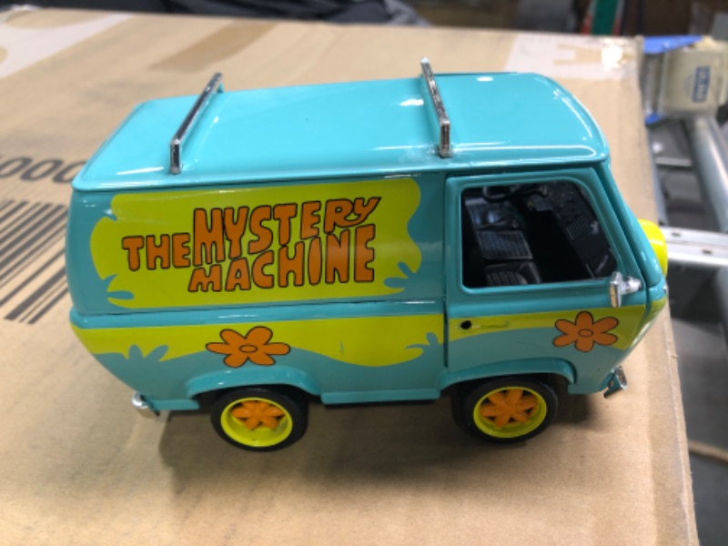 Photo 3 of Jada 1:24 Diecast Mystery Machine with Scooby, Green 1:24 Scale with Figures