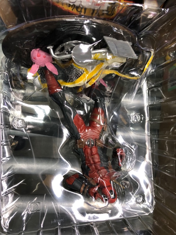 Photo 3 of DIAMOND SELECT TOYS Marvel Gallery: Taco Truck Deadpool PVC Diorama Figure std