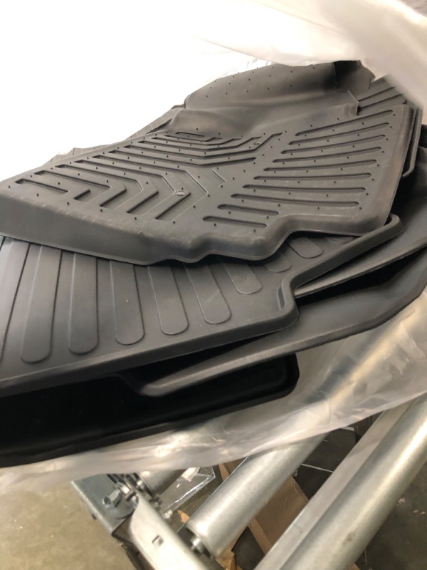 Photo 4 of CARGO LINER AND FLOOR MATS FOR SUV (UNKNOWN BRAND)