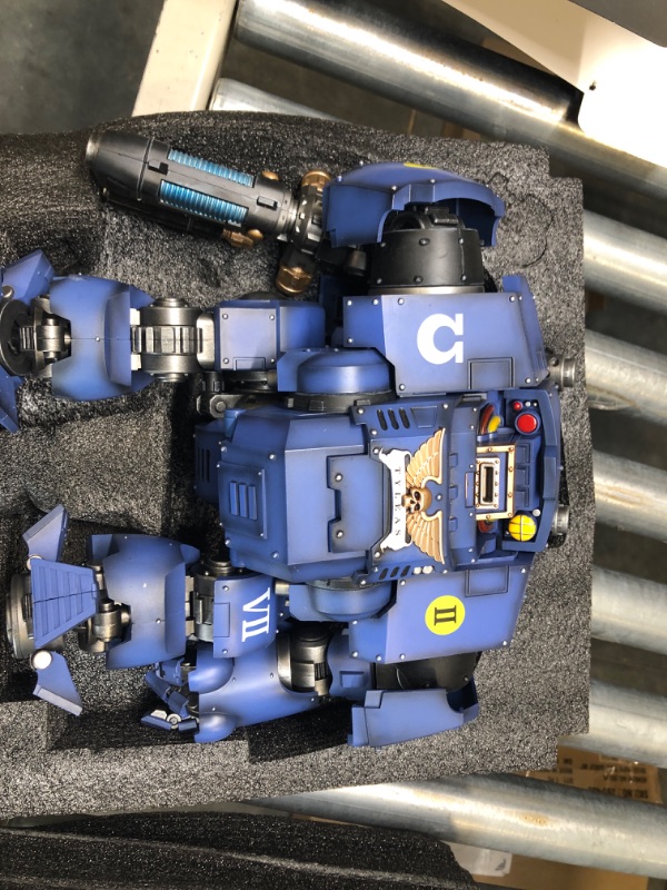 Photo 4 of JOYTOY Warhammer 40,000 1/18 Mecha Ultramarines Redemptor Dreadnought Brother Tyleas Model Toys(11.7-Inch)