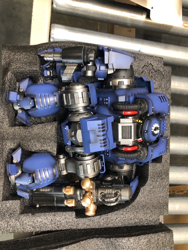 Photo 2 of JOYTOY Warhammer 40,000 1/18 Mecha Ultramarines Redemptor Dreadnought Brother Tyleas Model Toys(11.7-Inch)