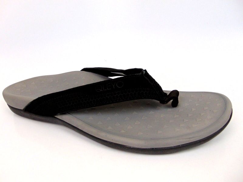 Photo 1 of QLEYO Mens Flip Flops Outdoor Thong Sandals Comfort Size 9.5 M, Black 