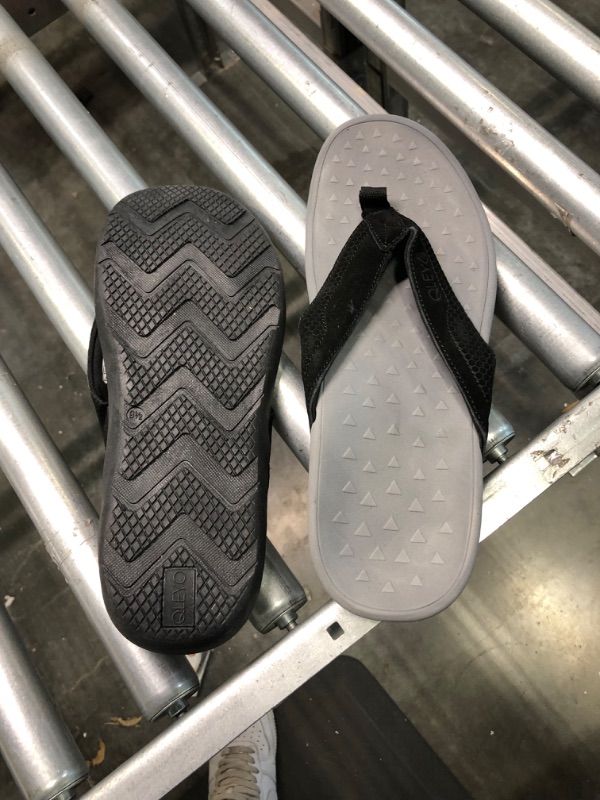 Photo 5 of QLEYO Mens Flip Flops Outdoor Thong Sandals Comfort Size 9.5 M, Black 