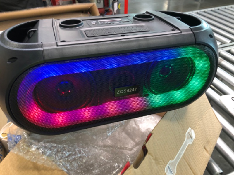 Photo 6 of High Quality Bluetooth Wireless Speaker with Build-in 3600 mAh Big Battery Capacity RGB colorful light with microphone