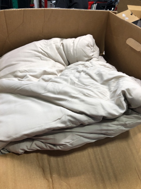 Photo 1 of Bage Comforter 