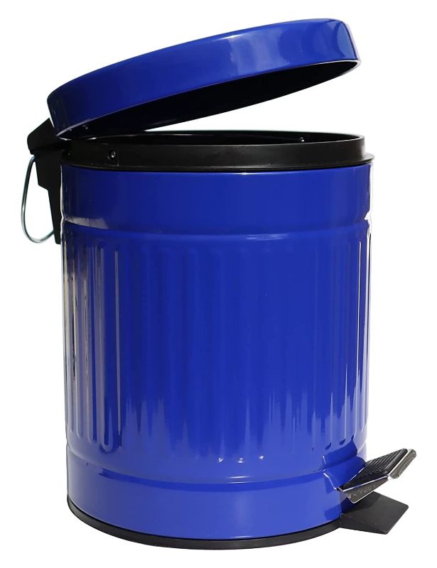 Photo 1 of OCTMUSTARD Round Step Pet Trash with Lid,Mini Metal Pedal Bin,Small Garbage Can Wastebasket for Home,Car or Office, 1.2 Gal/5 L (Blue)
small stain on foot too open lid can be wiped off 
