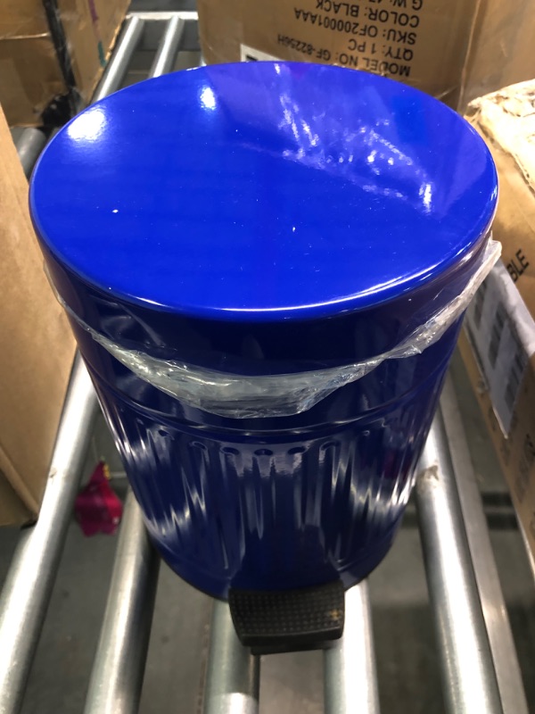 Photo 3 of OCTMUSTARD Round Step Pet Trash with Lid,Mini Metal Pedal Bin,Small Garbage Can Wastebasket for Home,Car or Office, 1.2 Gal/5 L (Blue)
small stain on foot too open lid can be wiped off 