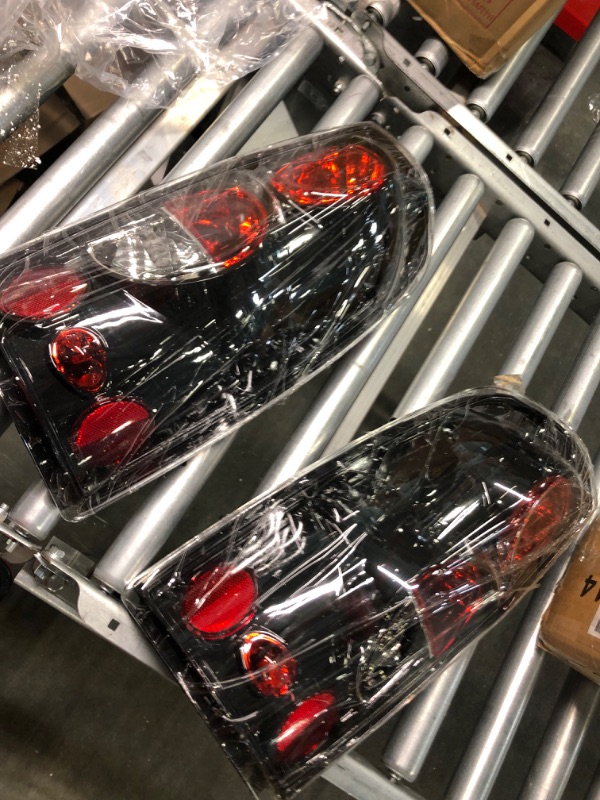 Photo 7 of CPW Tail Lights For Chevy Chevrolet Silverado 1999 2000 2001 2002 2003 2004 2005 2006 2007 1500/2500/3500 GMC Sierra 1999-2003 Taillights Assembly Pickup Brake Rear Lamps Glossy Black/Clear