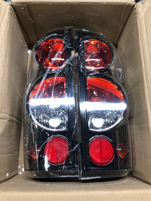 Photo 4 of CPW Tail Lights For Chevy Chevrolet Silverado 1999 2000 2001 2002 2003 2004 2005 2006 2007 1500/2500/3500 GMC Sierra 1999-2003 Taillights Assembly Pickup Brake Rear Lamps Glossy Black/Clear