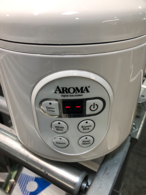 Photo 3 of Aroma Housewares 8-Cup (Cooked) (4-Cup UNCOOKED) Digital Rice Cooker and Food Steamer (ARC-914D),White