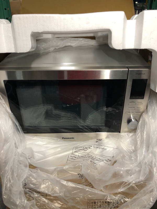 Photo 4 of Panasonic HomeCHEF 4-in-1 Microwave Mulit-Oven with Air Fryer, Convection Bake, FlashXpress Broiler, Inverter