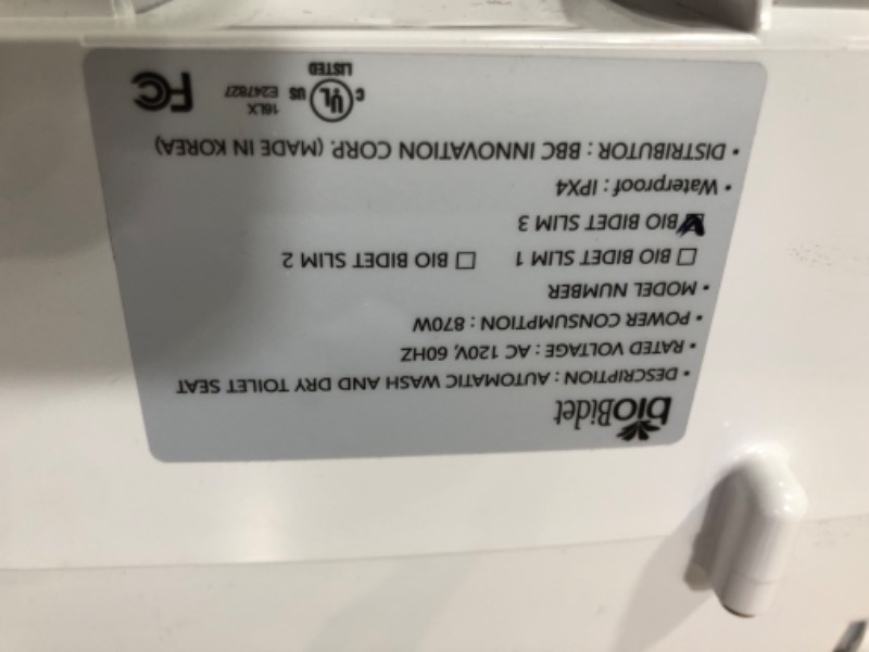 Photo 1 of ***USED - DIRTY - POWERS ON - UNABLE TO TEST FURTHER***
Bio Bidet by Bemis Slim Three Smart Bidet Toilet Seat, Elongated, White Elongated Wireless Remote + Dryer