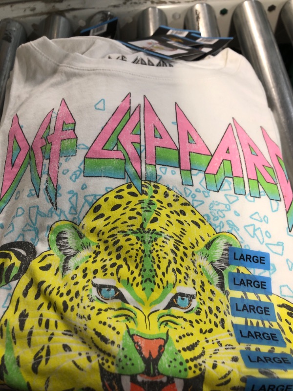 Photo 3 of SIZE LARGE******Def Leppard Classic Logo T-Shirt