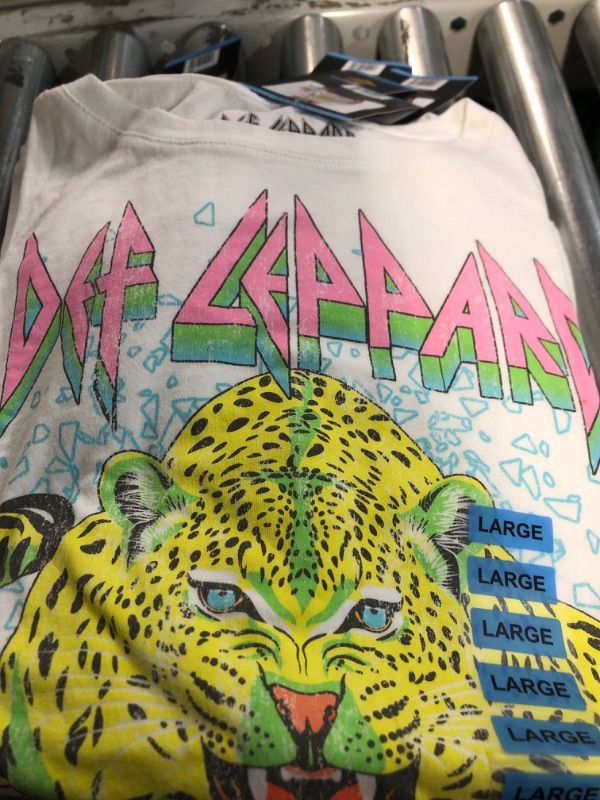 Photo 2 of SIZE LARGE******
Woman's Def Leppard Classic Logo T-Shirt