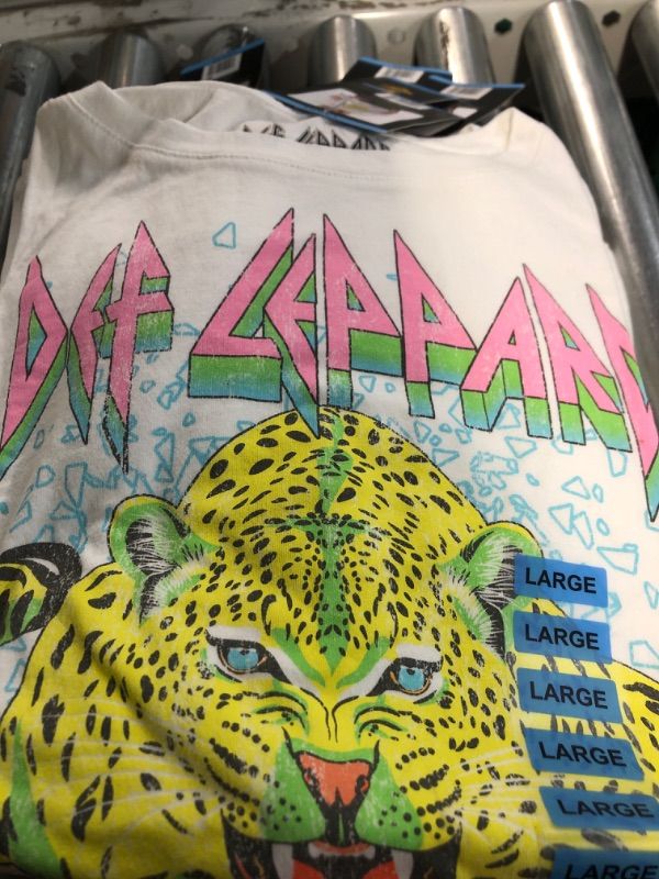 Photo 1 of SIZE LARGE******Def Leppard Classic Logo T-Shirt