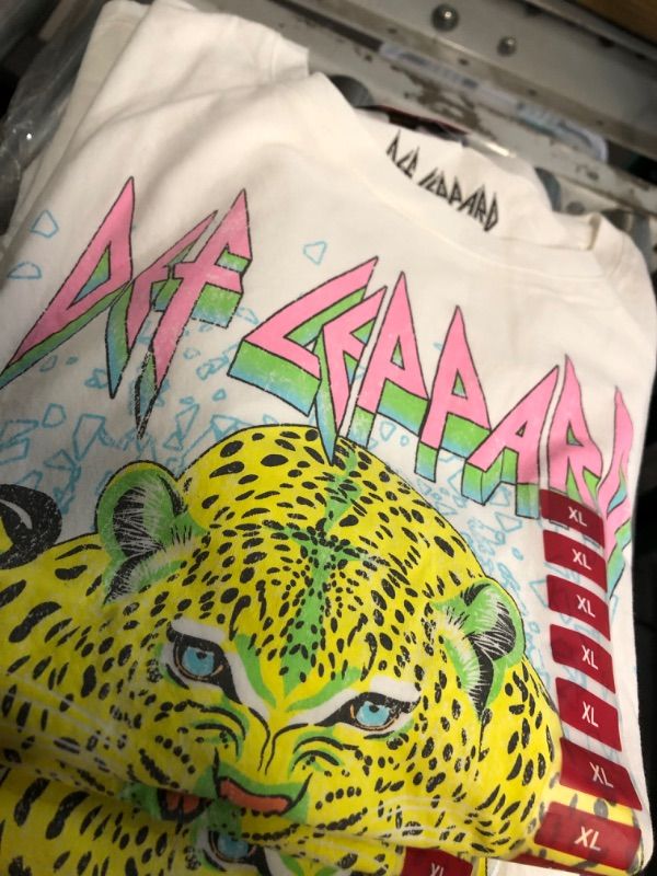 Photo 2 of SIZE X-LARGE******Women's Def Leppard Classic Logo T-Shirt