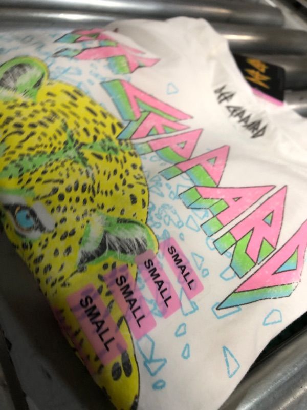 Photo 1 of SIZE SMALL**************
Def Leppard Classic Logo T-Shirt