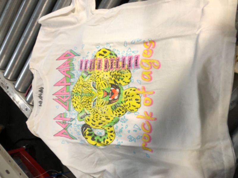 Photo 1 of SIZE SMALL**************
Def Leppard Classic Logo T-Shirt