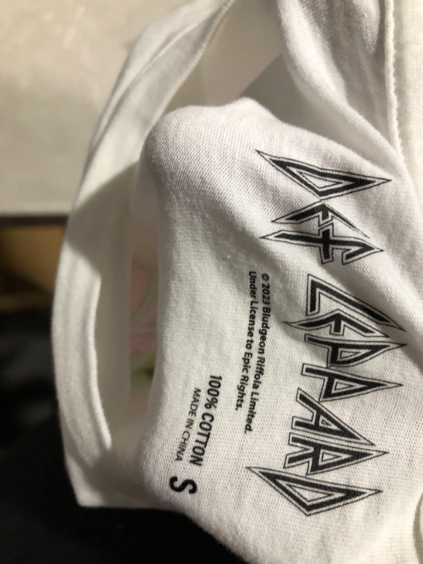 Photo 1 of SIZE SMALL**************
Def Leppard Classic Logo T-Shirt