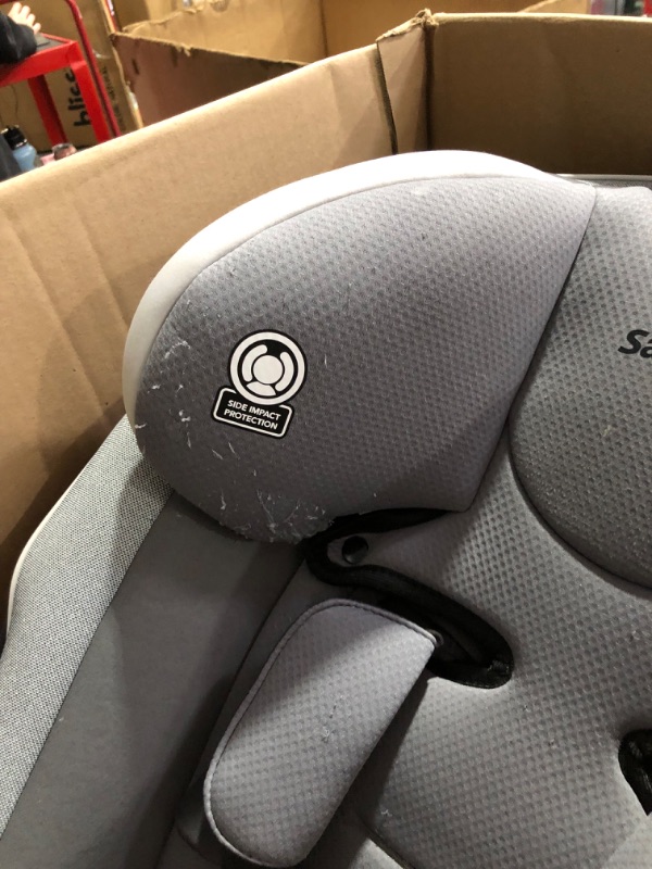 Photo 7 of ***CUPHOLDERS MISSING - FABRIC FRAYED AND DAMAGED - SEE PICTURES***
Safety 1st Crosstown All-in-One Convertible Car Seat, Rear-Facing 5-40 pounds, Seal