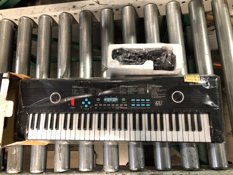 Photo 2 of 61 keys keyboard piano, Electronic Digital Piano with Built-In Speaker Microphone