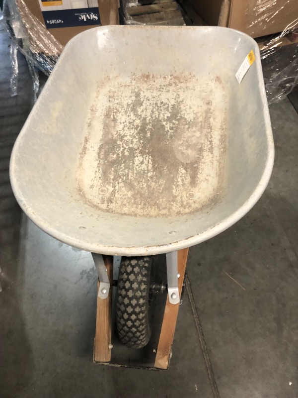 Photo 3 of ***USED***Project Source 5.5-cu ft Steel Wheelbarrow
