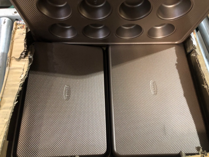 Photo 3 of * used * minor scratches * 
Bakeware Set – 8 Piece – Non-Stick Professional Home Bakeware – Multi Sized Baking Pan Set 