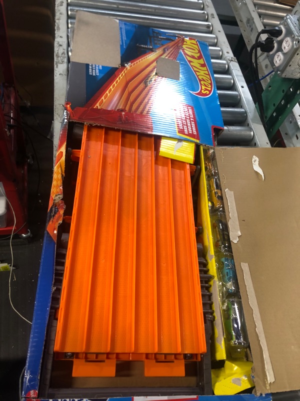 Photo 2 of ?Hot Wheels Track Set with 6 1:64 Scale Toy Cars and 6-Lane Race Track, Includes Track Storage and Lights and Sounds, Super 6-Lane Raceway ???