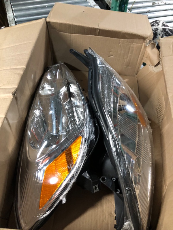 Photo 3 of AUTOSAVER88 Headlight Assembly Compatible with 03 04 05 06 07 Accord OE Headlamp Replacement Chrome Housing Clear Lens OE - Chrome/Amber/Clear