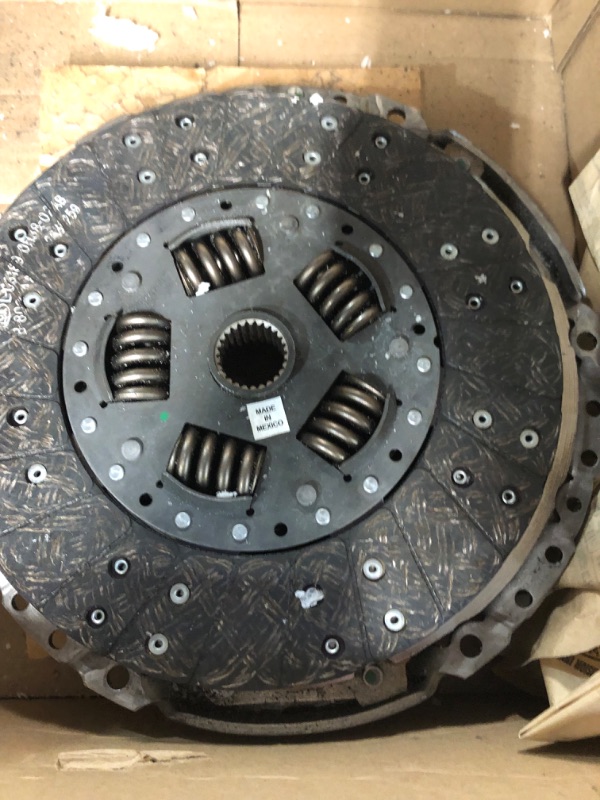 Photo 4 of GM Genuine Parts 24271358 Clutch Disc and Pressure Plate