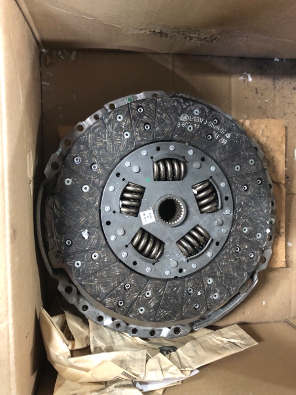 Photo 2 of GM Genuine Parts 24271358 Clutch Disc and Pressure Plate