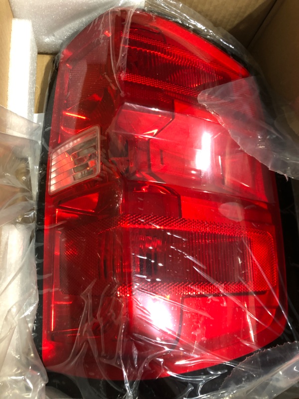 Photo 2 of WFLNHB Right Side Tail Light Assembly Replacement for Chevy Chevrolet Silverado 1500 2500 3500 2014-2019, GMC Sierra 