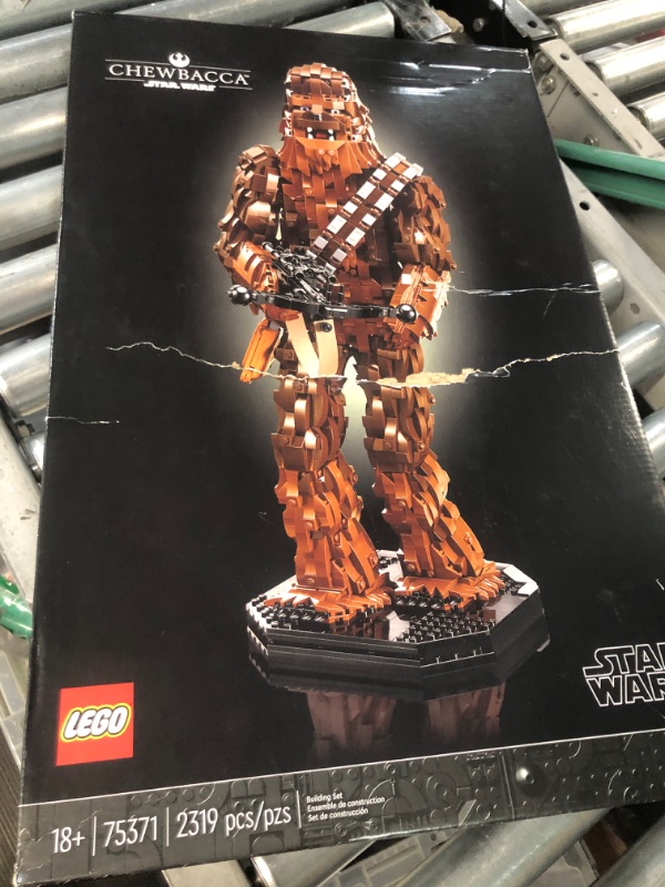 Photo 2 of **FACTORY SEALED**   LEGO Star Wars Chewbacca 75371 Buildable Star Wars Collectible