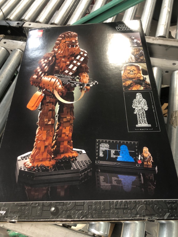 Photo 3 of **FACTORY SEALED**   LEGO Star Wars Chewbacca 75371 Buildable Star Wars Collectible