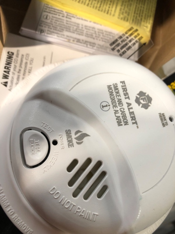 Photo 2 of First Alert BRK SC-9120B Hardwired Smoke and Carbon Monoxide (CO) Detector with Battery Backup 1 Pack