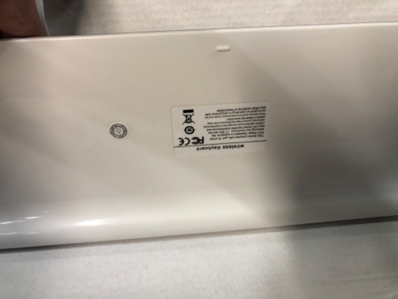 Photo 1 of Apple iMac 21.5in 2.7GHz Core i5 (ME086LL/A) All In One Desktop, 8GB Memory, 256GB Solid State Drive, MacOS 10.12 Sierra (Renewed)