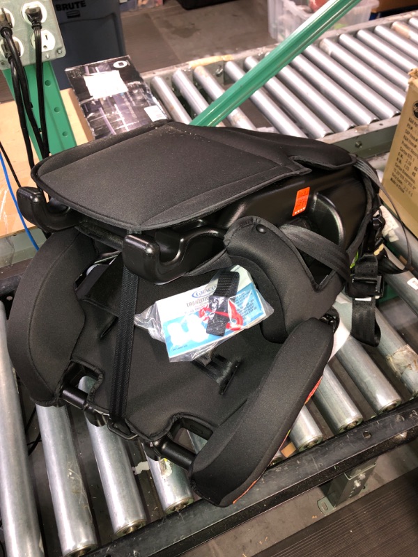 Photo 2 of (READ NOTES) Graco Tranzitions 3 in 1 Harness Booster Seat, Proof Tranzitions Black