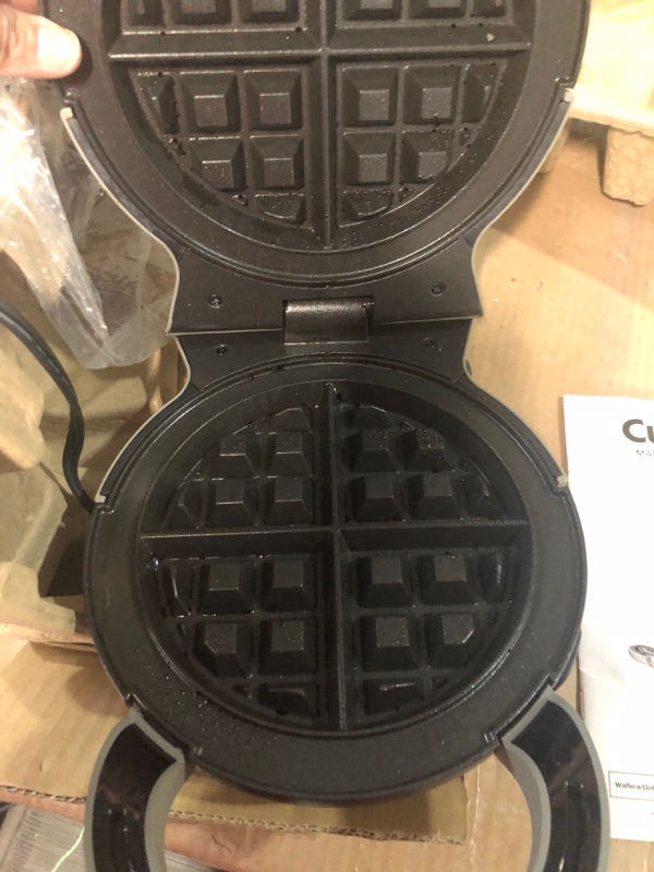 Photo 4 of * see images for damage *
Cuisinart Double Belgian Waffle Maker - Round