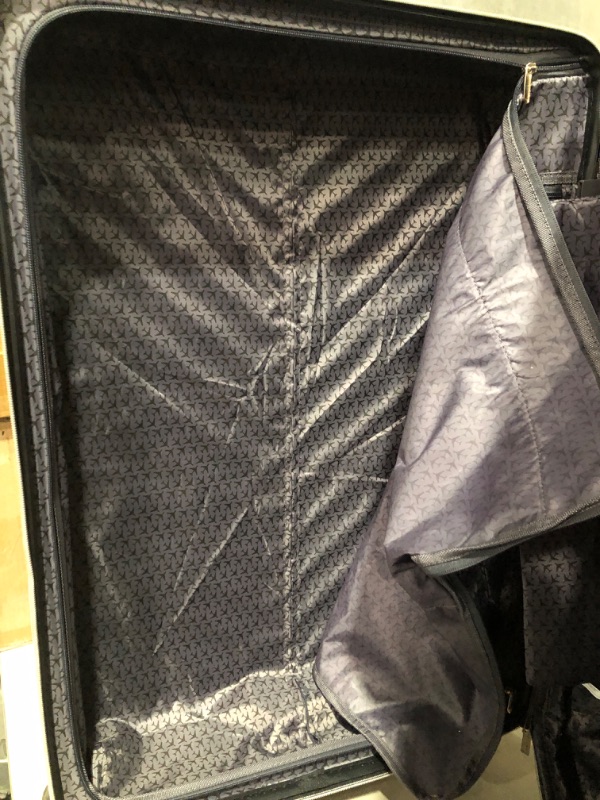 Photo 4 of * used * broken handle * 
Kenneth Cole Reaction Madison Square Hardside Chevron Expandable Luggage