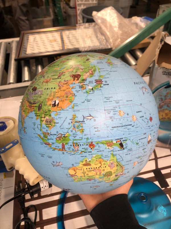 Photo 4 of Waypoint Geographic Safari Explorer Animals Globe (Blue)