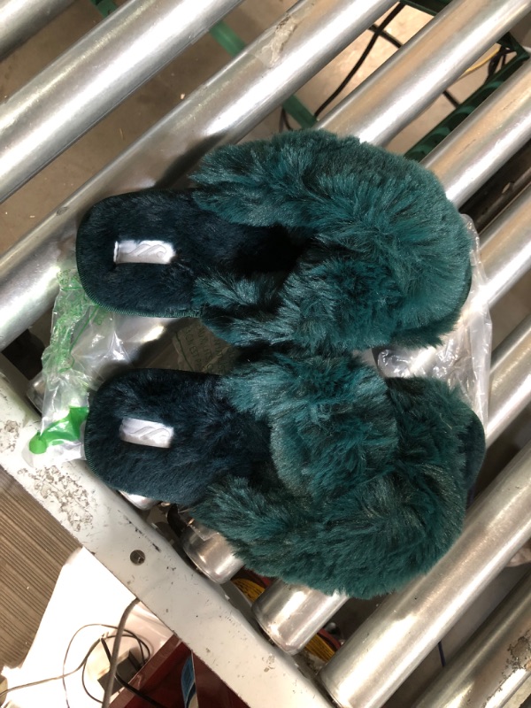 Photo 3 of DOIOWN Women's Fuzzy Slippers Memory Foam  green M 