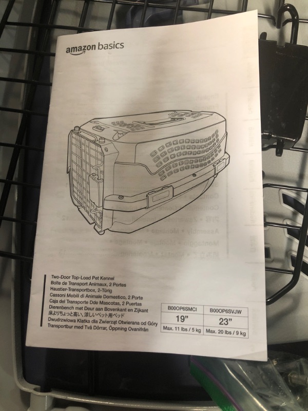 Photo 3 of Amazon Basics Two-Door Top-Load Hard-Sided Pet Travel Carrier Two-Door Top-Load 23-Inch